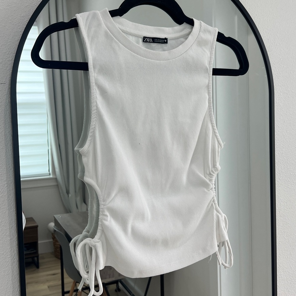 White cropped tank